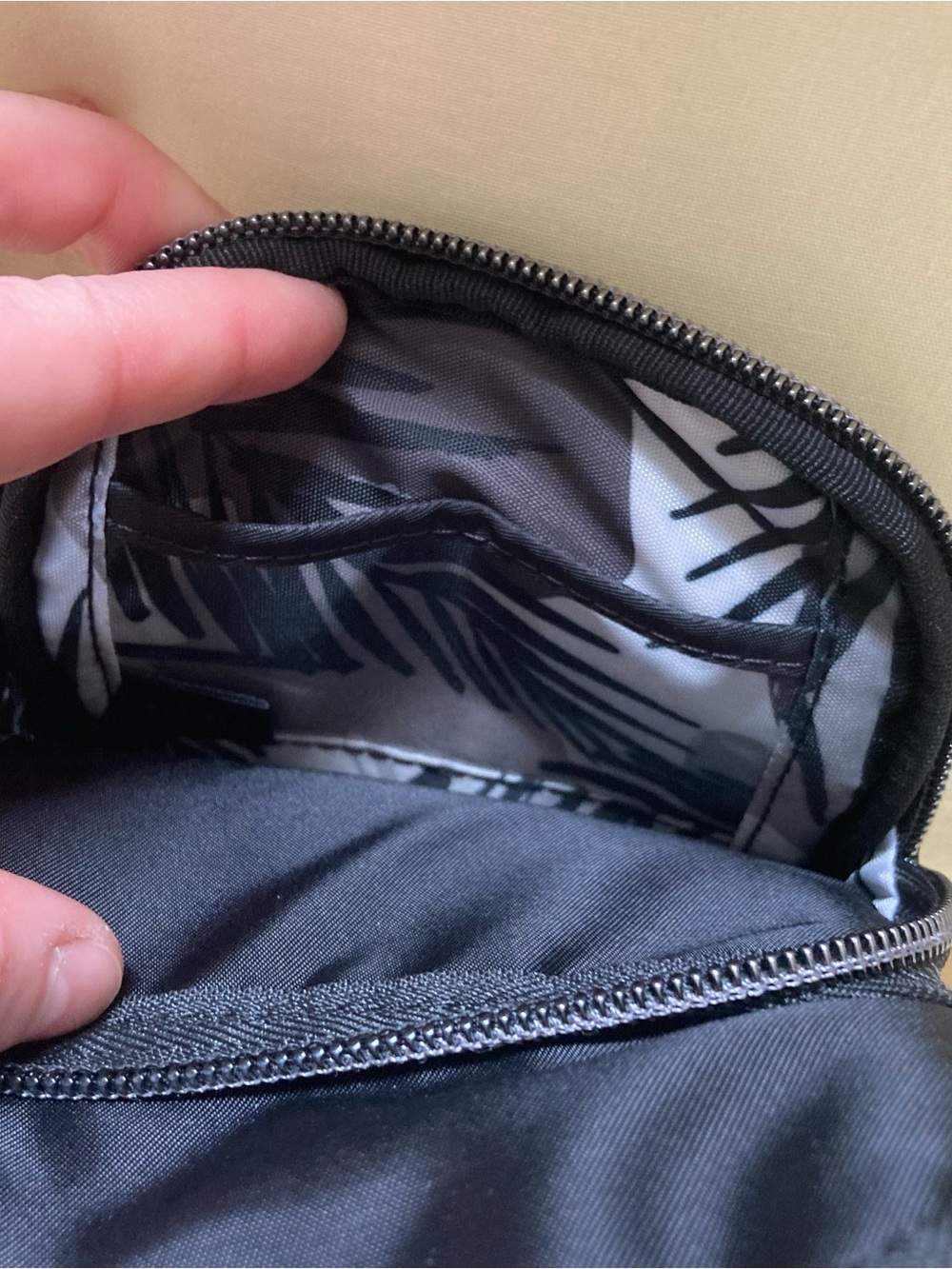 Lug skeeter black quilted crossbody bag - Picture 9 of 13